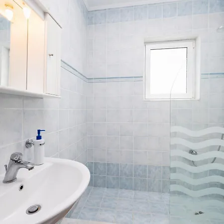 Maia Willa *